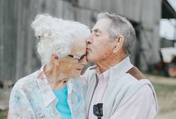 Tak wygląda prawdziwa miłość. Piękne zdjęcia staruszków podbiją wasze serca