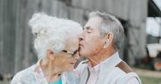 Tak wygląda prawdziwa miłość. Piękne zdjęcia staruszków podbiją wasze serca