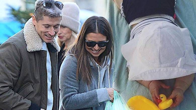 Klara Lewandowska w sweterku z uszami