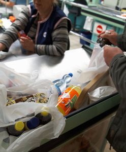 "Foliówkowy absurd w sklepach". Czytelniczka wytyka luki w nowym prawie