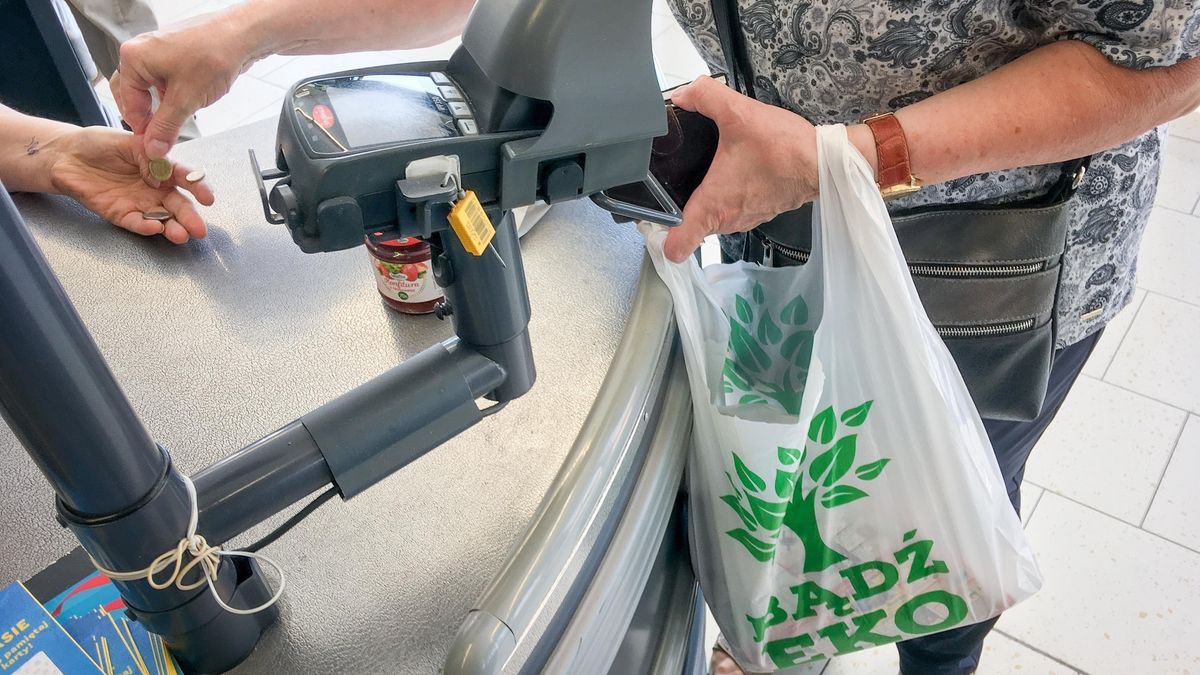 Opłata od grubszych reklamówek. Producenci się burzą