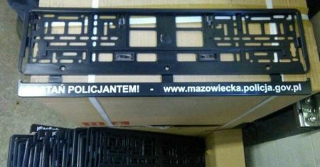 Ramki na tablice i naklejki. Tak policja szuka świeżej krwii