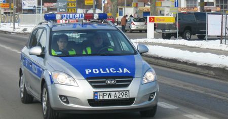 Gdańsk: Policjanci eskortowali dwa auta. W obu rodziły kobiety