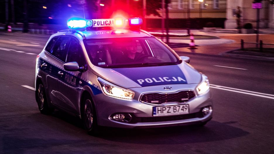 Funkcjonariusze liczą, że nagranie z monitoringu pomoże im złapać podpalacza