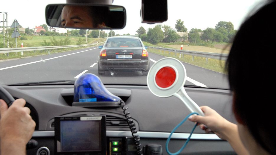 Oprócz policyjnych BMW, na drogach pojawią się inne nieoznakowane radiowozy