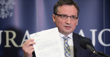 Zbigniew Ziobro chce zwiększyć kary za atak na ratowników medycznych. "Tak dalej być nie może"