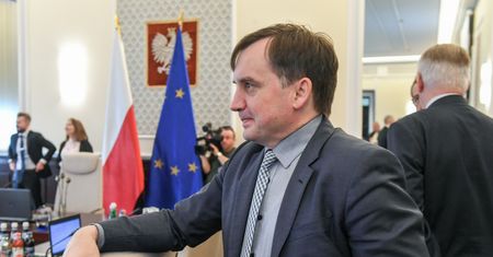 Ustawa antylichwiarska. Komisja Europejska dała zielone światło, ale rząd czeka