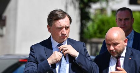 Narada na Nowogrodzkiej. Zbigniew Ziobro przyjechał do siedziby PiS