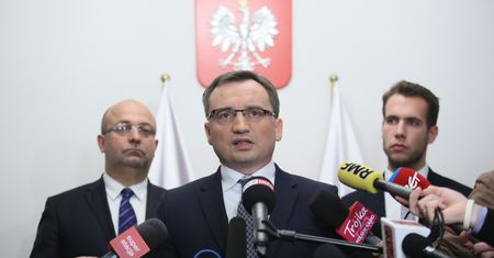 KRS sprzeciwia się ministrowi sprawiedliwości. Ziobro: stał się skandal