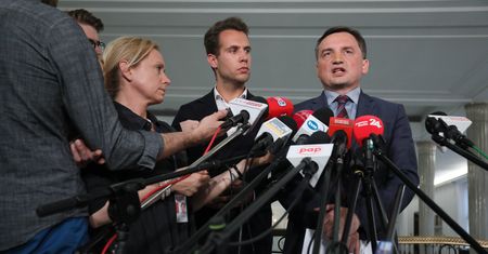 "Skandal!". Giną dowody ws. wypadku Beaty Szydło. Apel do Zbigniewa Ziobry