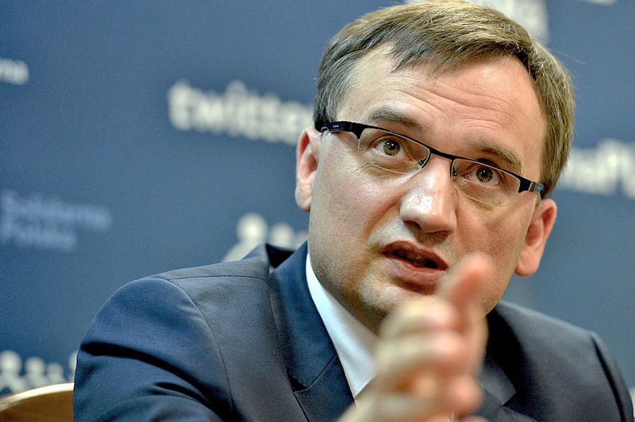 Ekspert skrytykował ustawy. Ziobro - eksperta