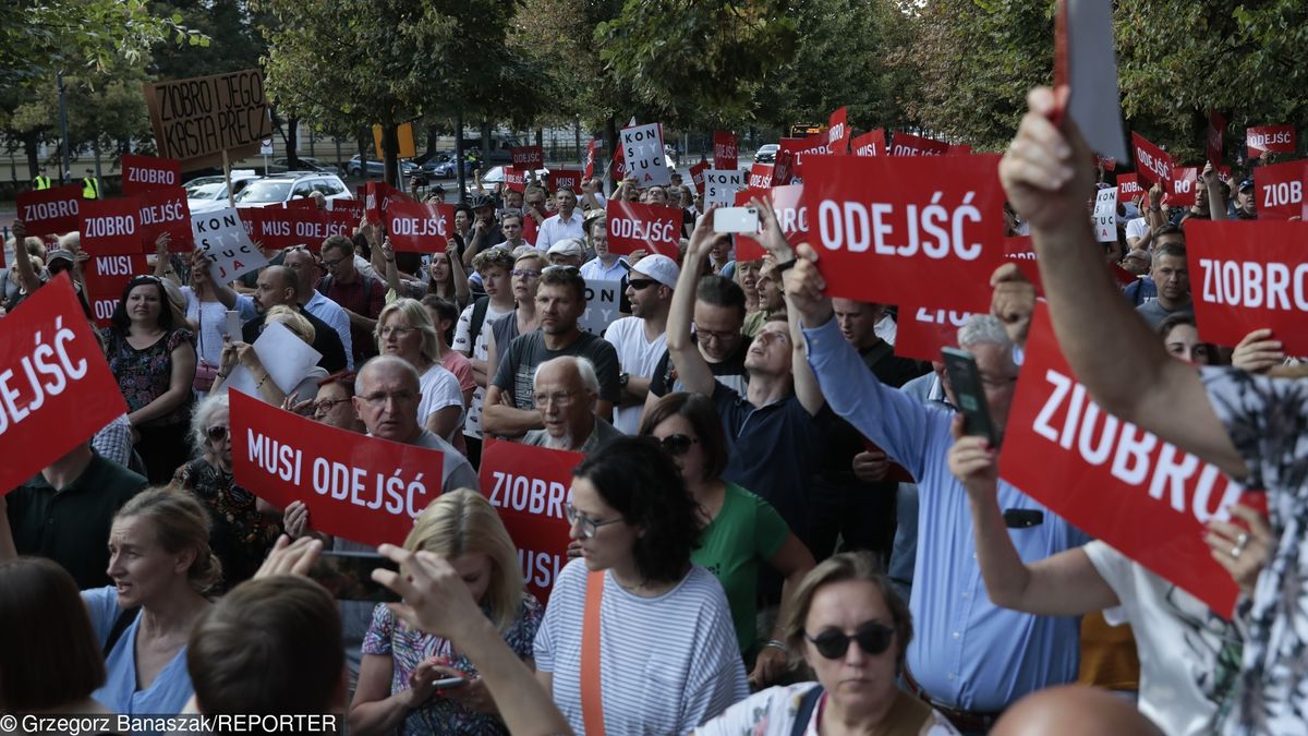 Warszawa. Demonstracja przed KPRM 