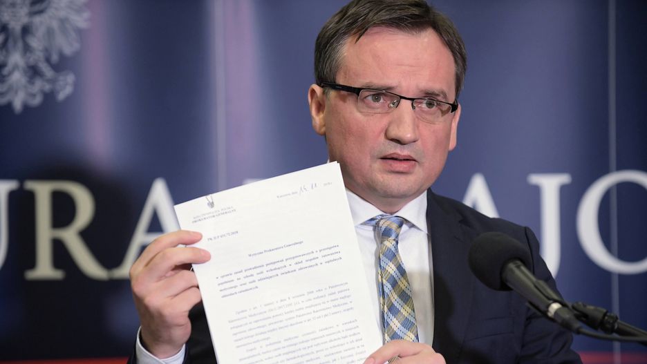 Zbigniew Ziobro podczas środowej konferencji podpisał nowe wytyczne