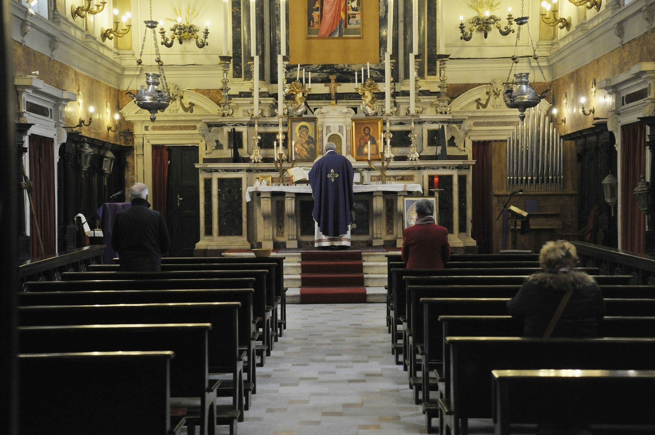 Do 29 marca Konferencja Episkopatu Polski rekomenduje biskupom diecezjalnym udzielenie dyspensy od uczestnictwa w niedzielnej Mszy św.