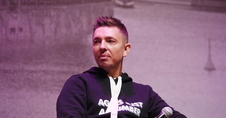 Łukasz Jemioł szyje maseczki na sprzedaż i dla szpitali