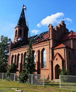 Spłonął dach kościoła w Lutolu Suchym. Zbiórka na odbudowę wywołała hejt w sieci