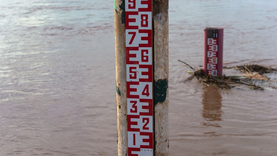 Do stanów alarmowych na rzece Elbląg brakuje 20 cm