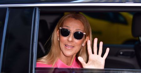Celine Dion w neonowym garniturze oversize. Wygląda jak z wybiegu