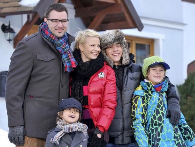 Kożuchowska dzieli się zdjęciem z planu. Fani obawiają się, że to koniec "Rodzinki.pl"