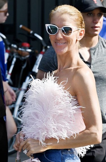 Semi-Exclusif - Céline Dion ŕ la sortie de l'hôtel Crillon ŕ Paris. Le 28 juin 2019 Semi-Exclusive - Céline Dion seen leaving the Crillon's Hotel in Paris. On june 28th 2019