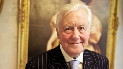 Sir Benjamin Slade jest arystokratą i milionerem, który szuka miłości życia