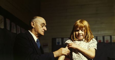Kto wynalazł szczepionkę? Historia w pigułce