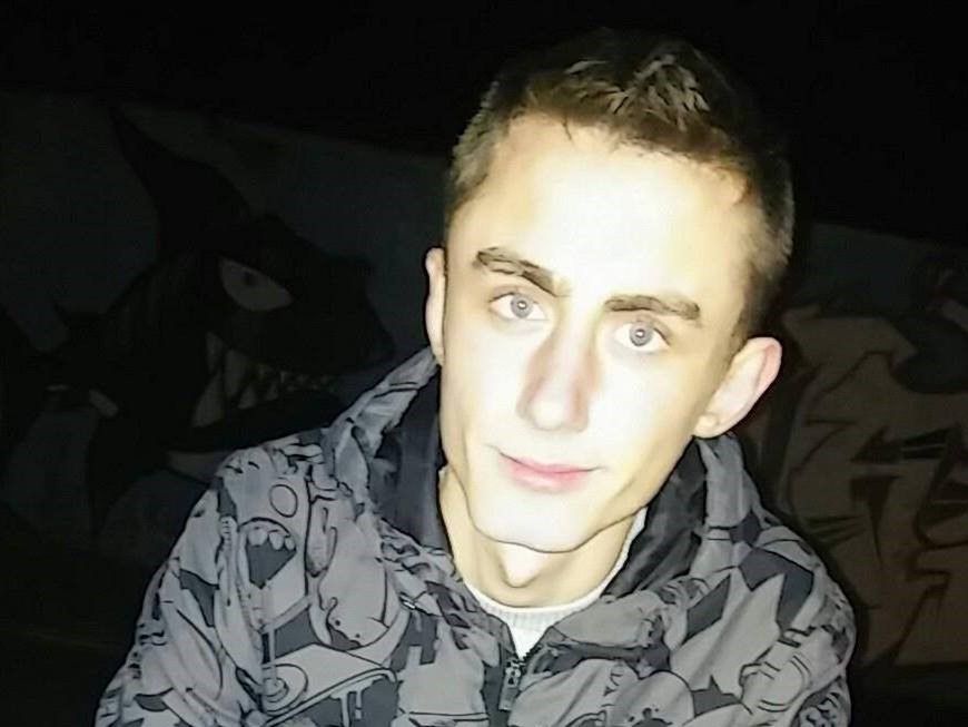 Adam Skórka zaginął. Policja szuka 23-latka i prosi o pomoc