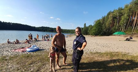 Policjanci dbają o bezpieczeństwo nad wodą