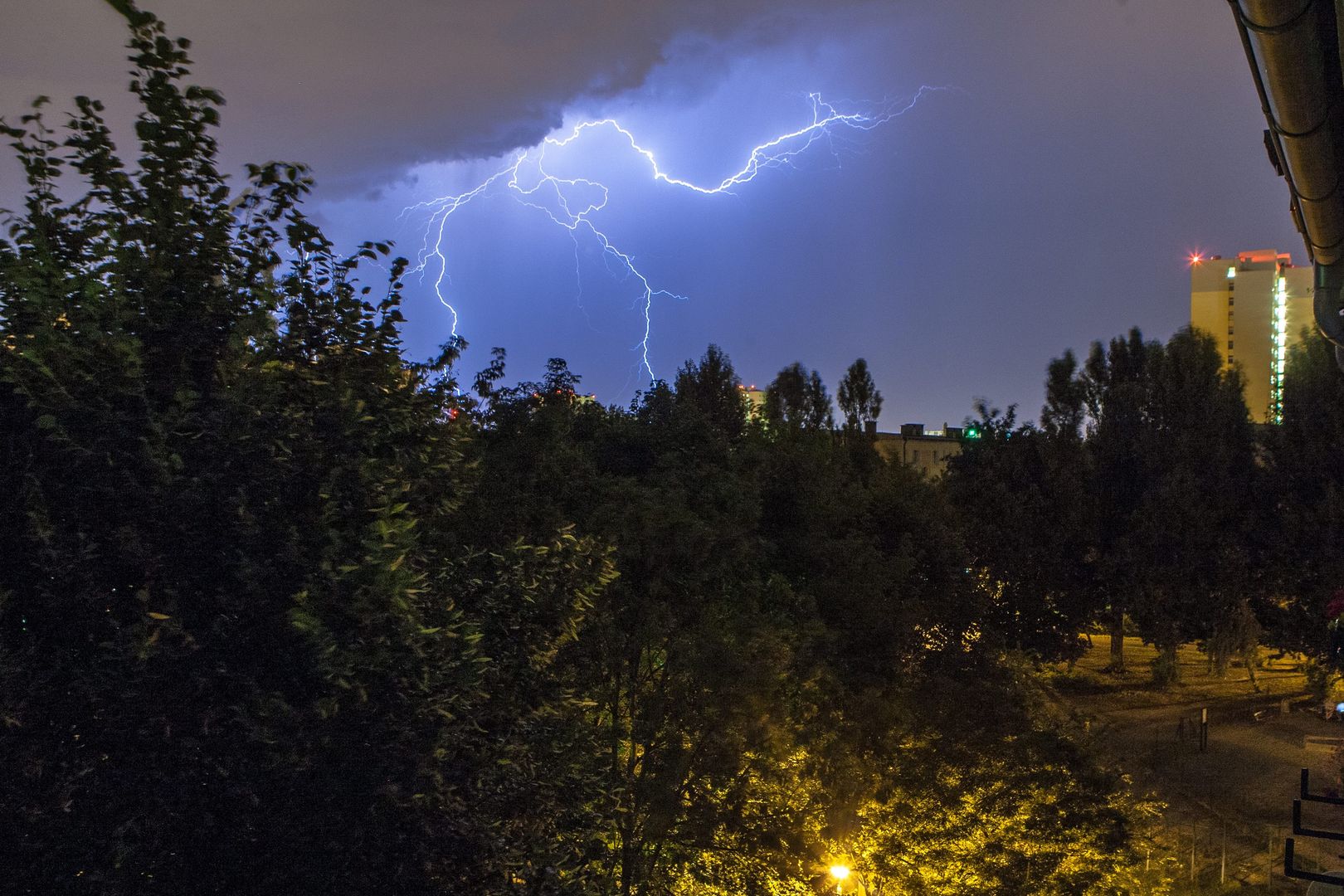 Burze mają przejść głównie na północnym-zachodzie kraju.