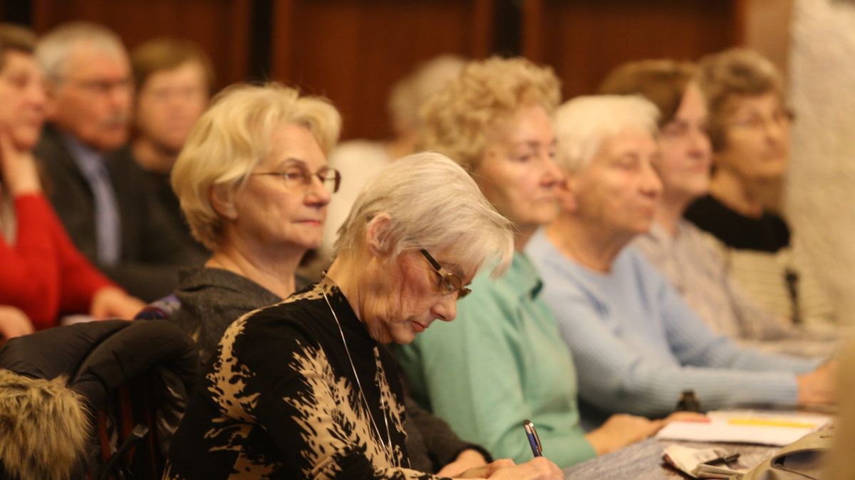 Przywileje dla starszych pracowników. Pomysł na wydłużenie aktywności zawodowej