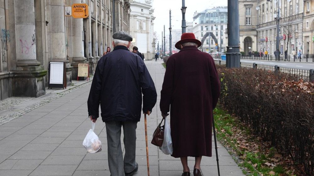 Polskie społeczeństwo się starzeje. Coraz gorsze wskaźniki GUS-u to złe wieści dla małych województw.
