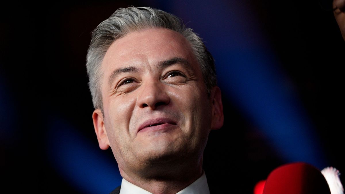 robert biedroń wiosna skok ze spadochronem