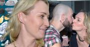 To bardzo rzadki widok! Anita Lipnicka zawitała na wernisażu swojego przystojnego męża. Nie szczędzili sobie czułości!