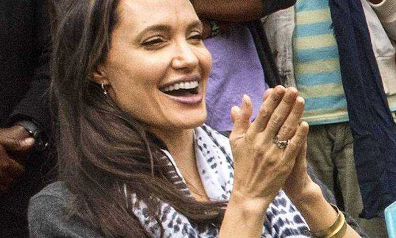 Angelina Jolie potrafi sterować samolotem