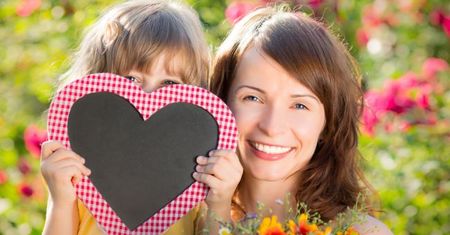 Dzień Matki – 26 maja 2019. Najpiękniejsze życzenia  i wierszyki dla matek, gotowe do podarowania na kartce, laurce lub wysłania w formie SMS