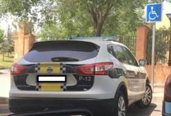 Sfotografowała policyjne auto zaparkowane na kopercie. Zapłaci 600 euro