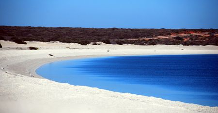 Najdziwniejsze plaże świata - podziemna, geotermalna, szczekająca...