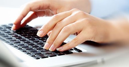 "2,40 zł brutto za godzinę" - Polska nabita w butelkę przez internetowy żart?