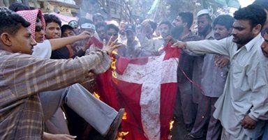 40 tysięcy Pakistańczyków demonstrowalo przeciw karykaturom Mahometa
