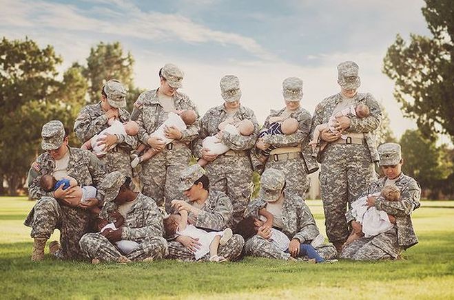 Zdjęcie żołnierek karmiących piersią hitem sieci