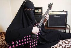Muzułmanka gra thrash metal
