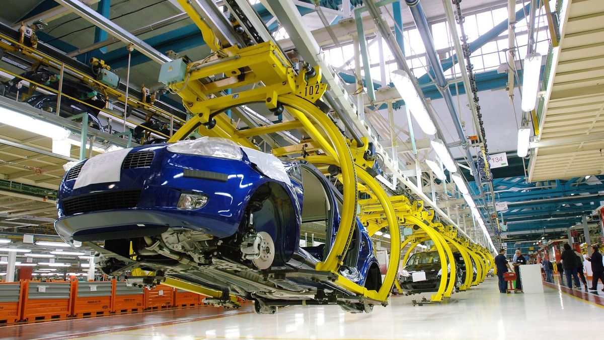 Montowany we Włoszech Fiat Mirafiori będzie teraz w jednej przemysłowej rodzinie z Oplem, Peugeotem i Citroënem