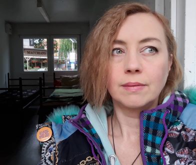 "To śmietnik na ludzi". Zamieszkała w kontenerze, bo tak żyje część Polaków