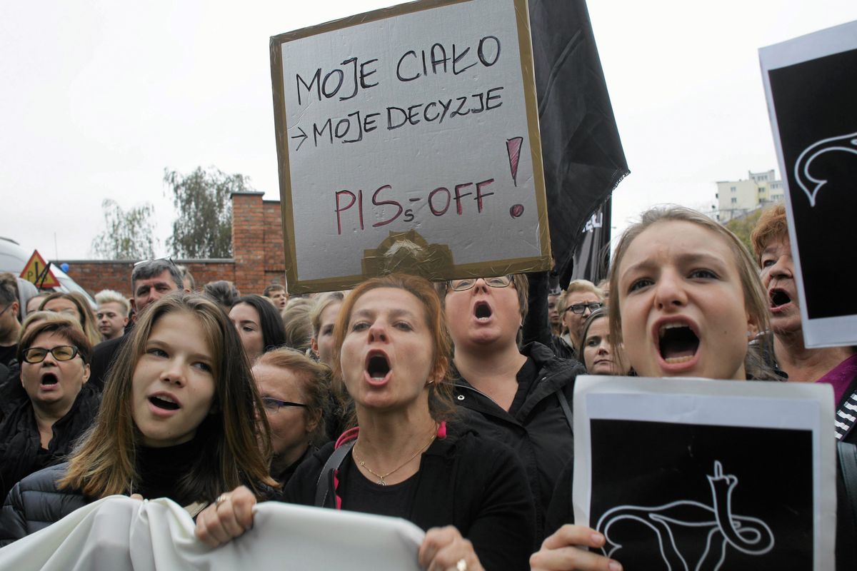 Czarny Piątek w stolicy. Kobiety wyjdą na ulice, protesty przed Sejmem i siedzibą PiS