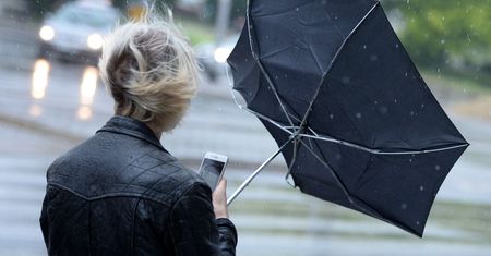 IMGW rozszerza alert na 14 województw. Wiatr w górach nawet do 110 km/h
