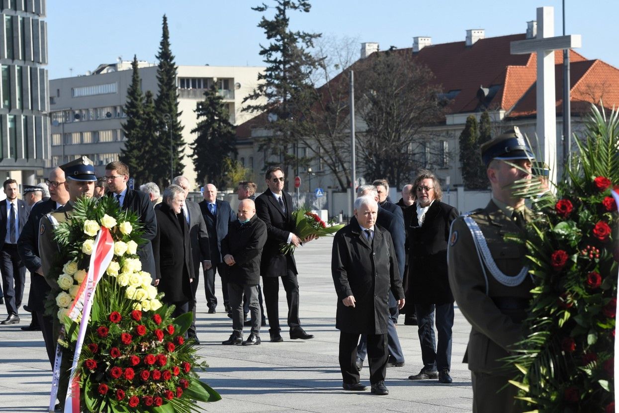 Kacprzak: "Panie prezesie, pokazywanie że Pan się wirusa nie boi, nie dodaje ani powagi, ani siły, ani autorytetu" [OPINIA]