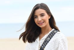 Julia Wieniawa jako "typowa turystka". Jej strój mówi co innego