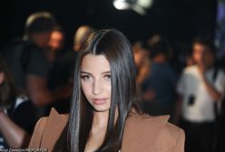 Julia Wieniawa przyszła na imprezę w płaszczu w upał. Sukienka spłatała jej figla