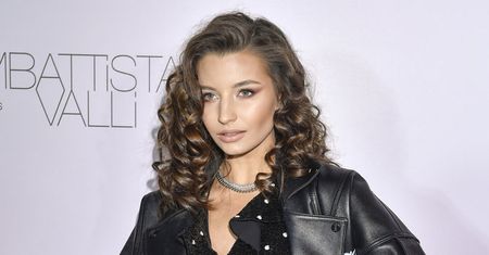 Julia Wieniawa pije mleczko kokosowe. Seria zdjęć urzekła internautów