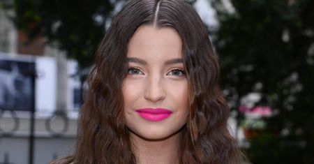 Julia Wieniawa cała w neonach. Przyszła bez stanika